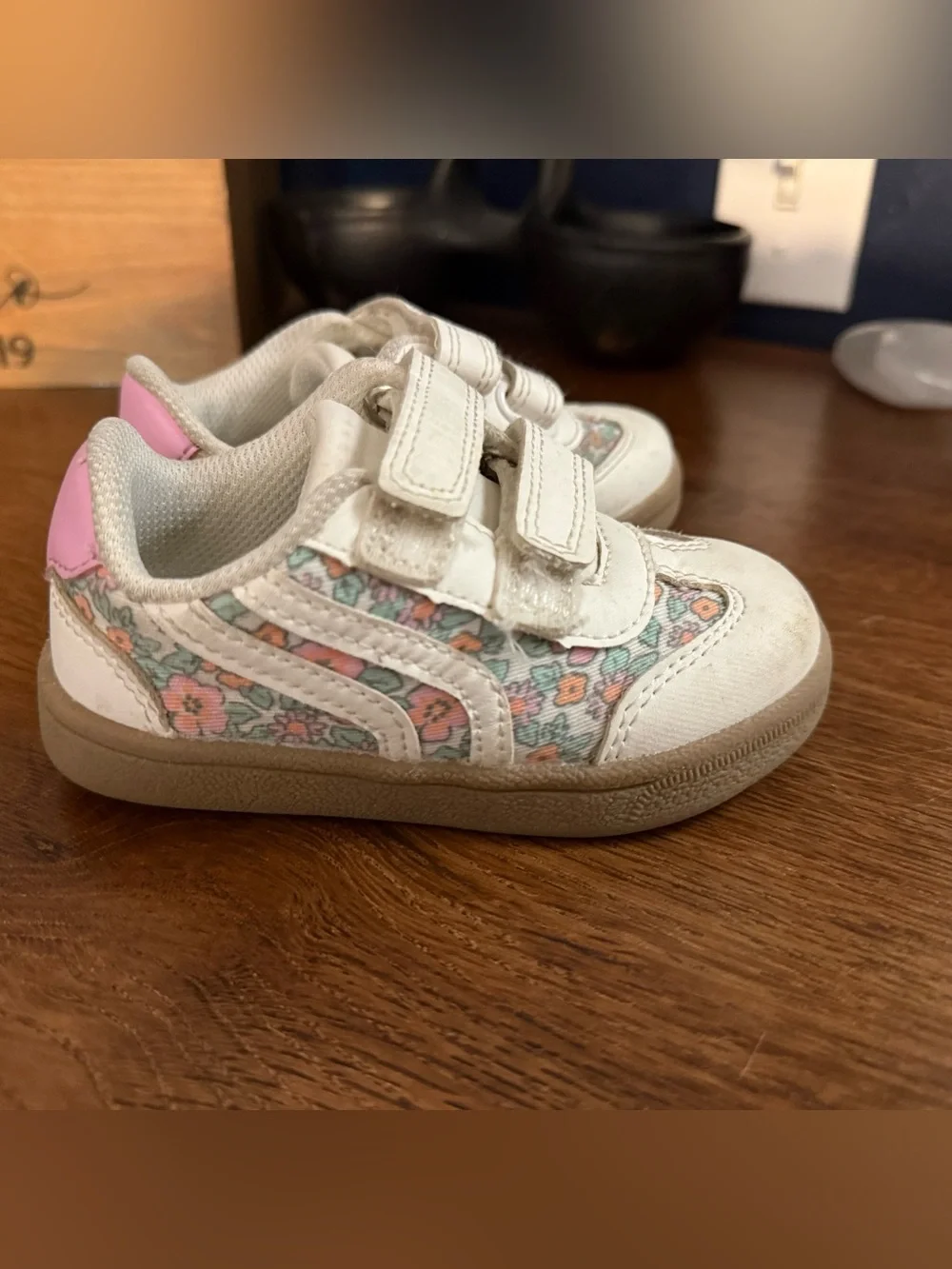 Cat & Jack Toddler Girl’s Size 6 White and Pink Floral Velcro Sneaker